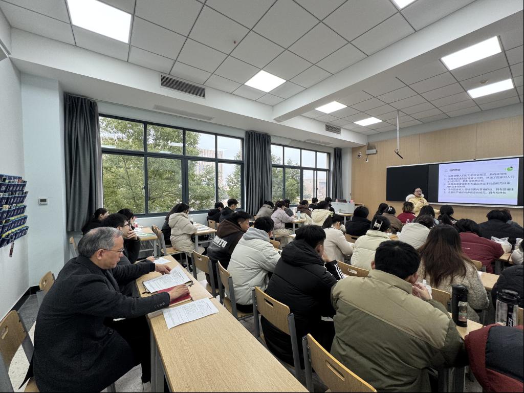 周增逵副校长检查指导数字商贸学院期初教学工作并深入课堂听课